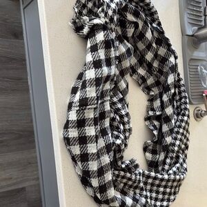 Source Unknown Black and White Checkered Scarf